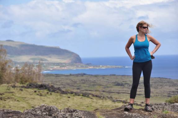 Parada para admirar a vista desde as encostas do vulcão Maunga Terevaka, na Ilha de Páscoa, no sul do Oceano Pacífico